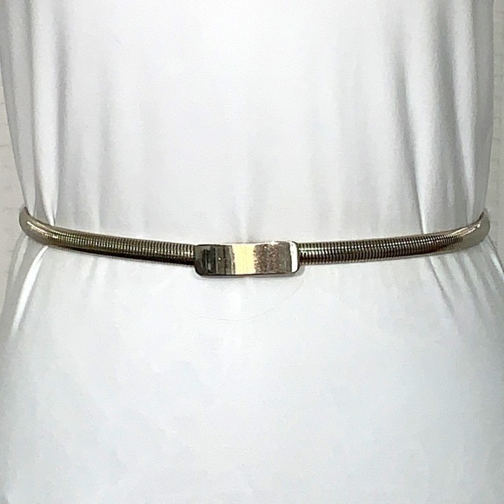 Vintage 1990s women's gold skinny metal stretch belt‎ with hook closure.  GUC